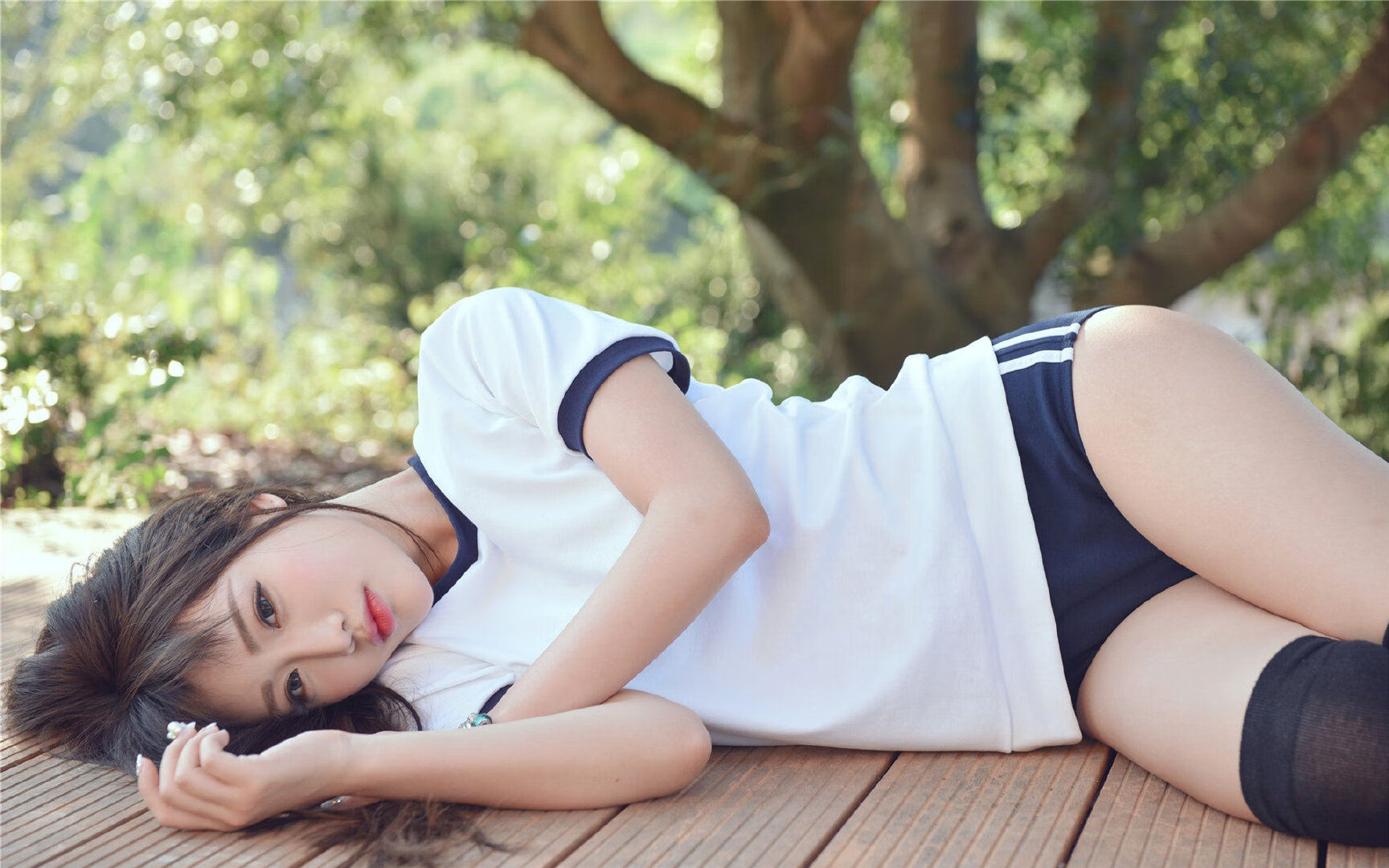 “湖人队逆转险胜,詹姆斯再现高光时刻”,詹姆斯湖人出场视频2020