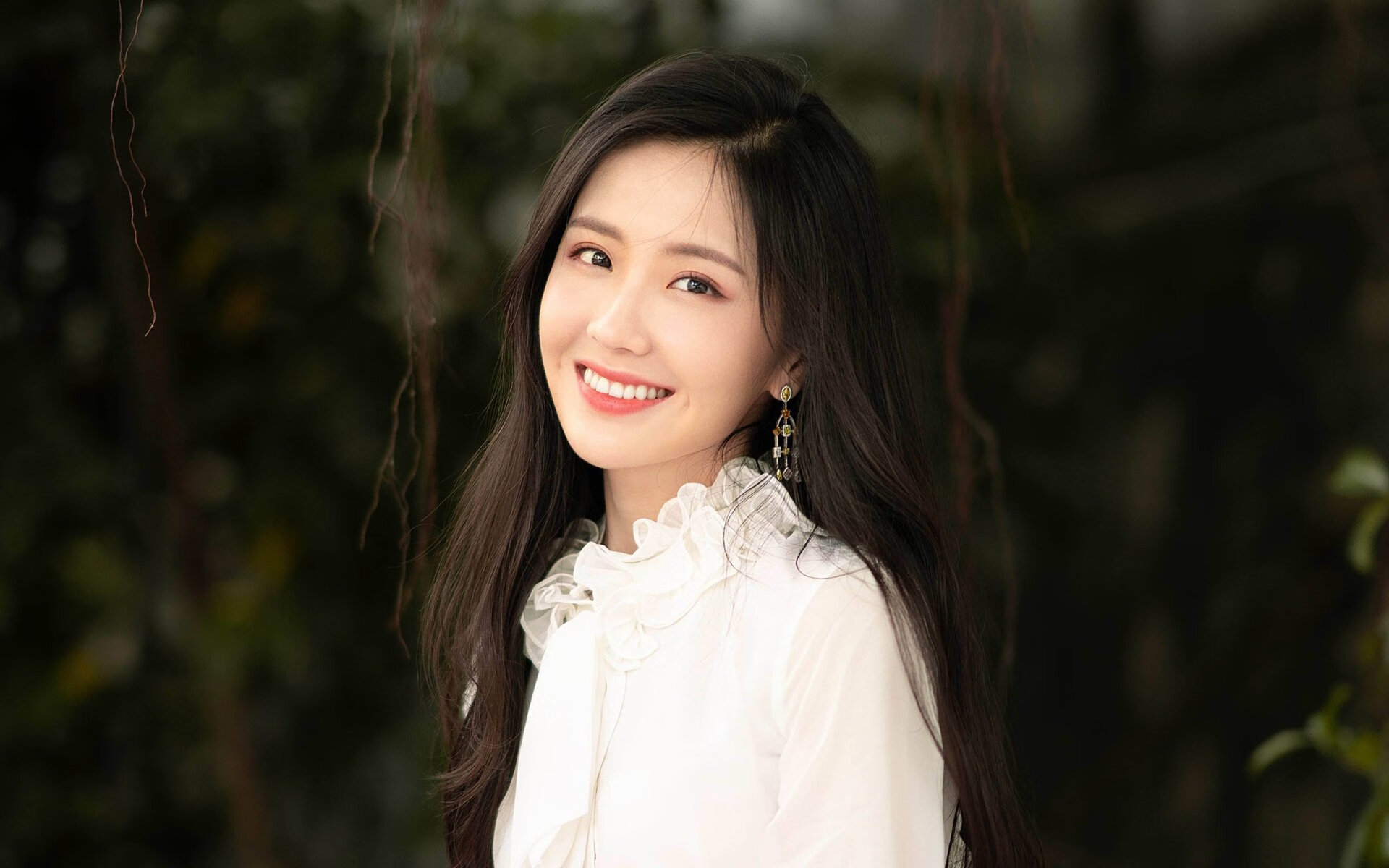 陈艺文用表现回应质疑，陈艺文是男是女